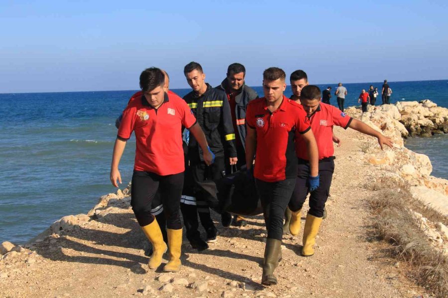 Mersin’de Denize Giren İki Arkadaştan Biri Boğuldu, Diğeri Yoğun Bakıma Alındı