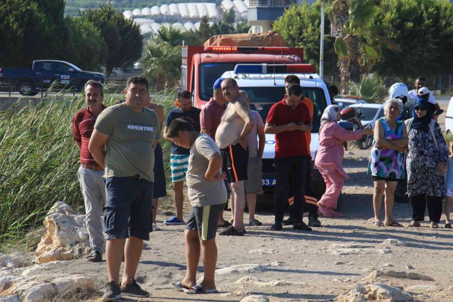 Mersin’de Denize Giren İki Arkadaştan Biri Boğuldu, Diğeri Yoğun Bakıma Alındı
