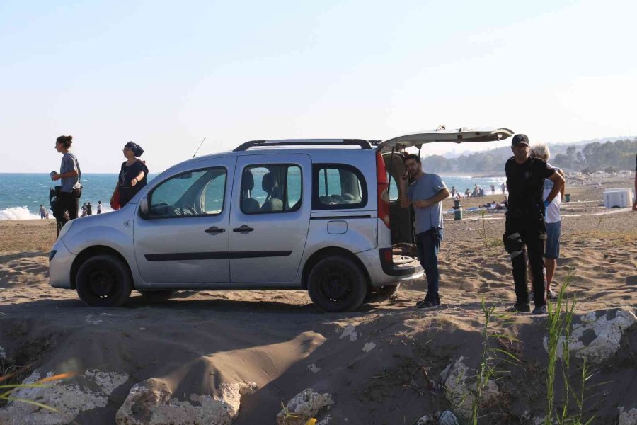 Mersin’de Denize Giren İki Arkadaştan Biri Boğuldu, Diğeri Yoğun Bakıma Alındı