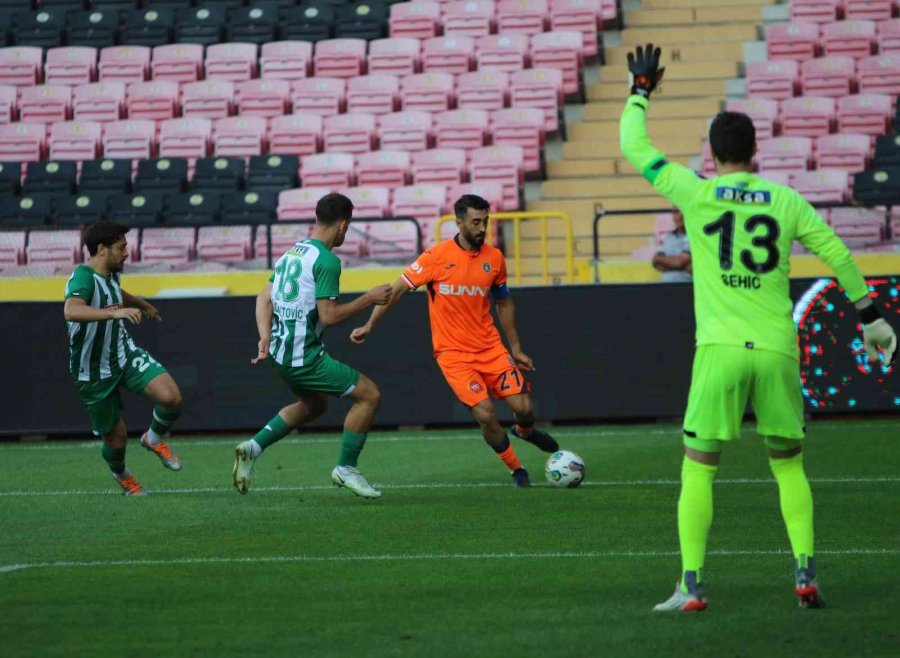 Spor Toto Süper Lig: Konyaspor: 0 - Medipol Başakşehir: 0 (ilk Yarı)