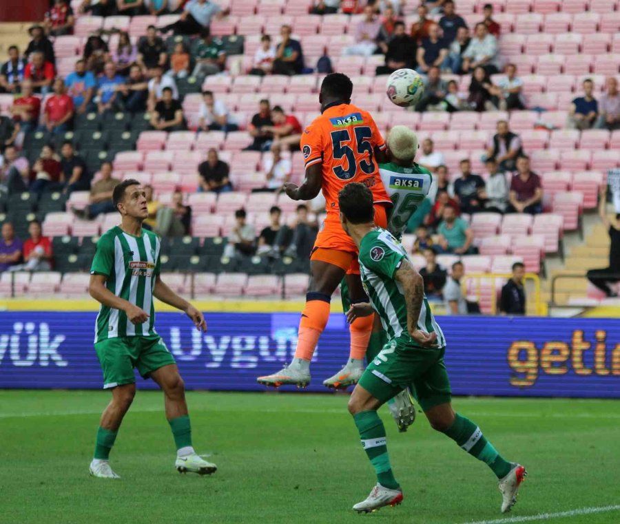 Spor Toto Süper Lig: Konyaspor: 0 - Medipol Başakşehir: 0 (ilk Yarı)