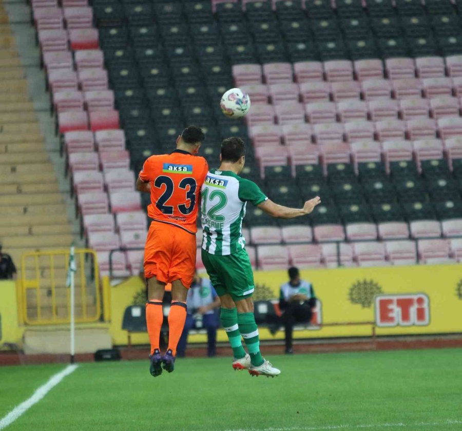 Spor Toto Süper Lig: Konyaspor: 0 - Medipol Başakşehir: 0 (ilk Yarı)