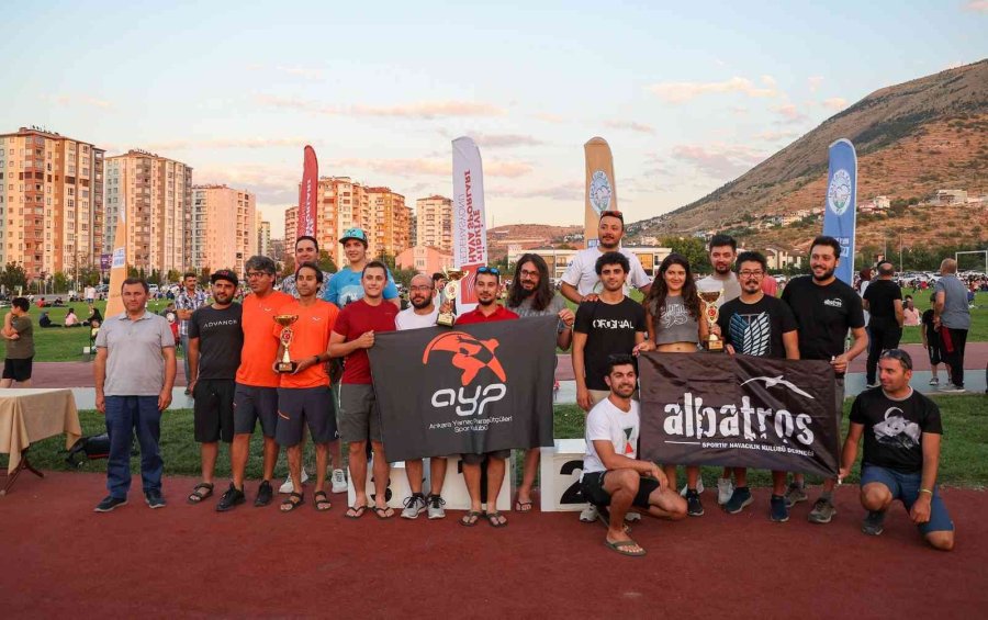 Yamaç Paraşütü Şampiyonası Ödül Töreni İle Sona Erdi