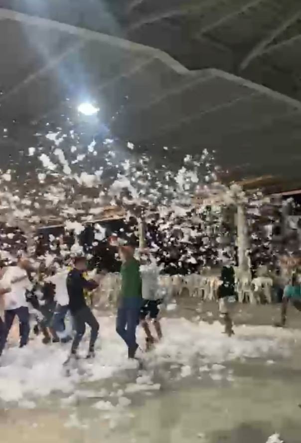 Antalya’da Asker Adayı, Köpük Partisiyle Hem Serinledi Hem Eğlendi