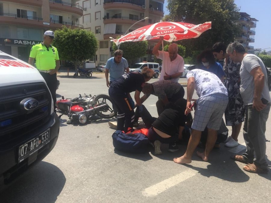 Alanya’da Motosiklet İle Otomobil Çarpıştı: 1’i Ağır, 2 Yaralı