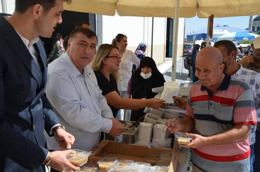Beylikova’da Geleneksel Aşure İkramı Bu Yıl Da Gerçekleştirildi