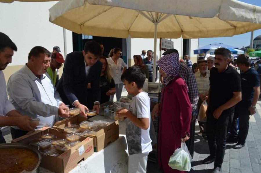 Beylikova’da Geleneksel Aşure İkramı Bu Yıl Da Gerçekleştirildi