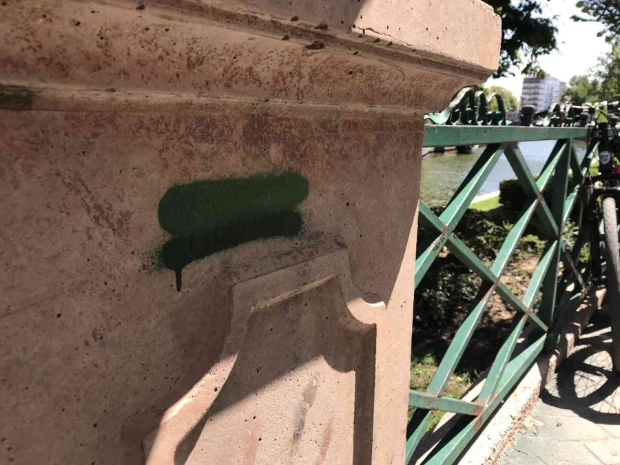 “adalar” Bölgesinin Saksıları Vandalların Yeni Hedefi Oldu