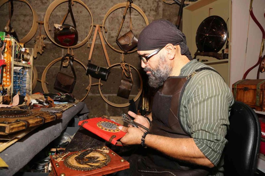 Sanatçılar Sokağı Ziyaretçilerini Bekliyor