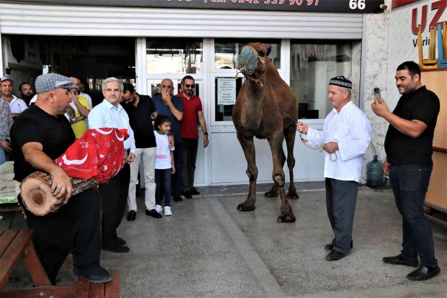 Erkek Çocuğu Dünyaya Gelince 700 Yıllık Geleneği Yaşattı