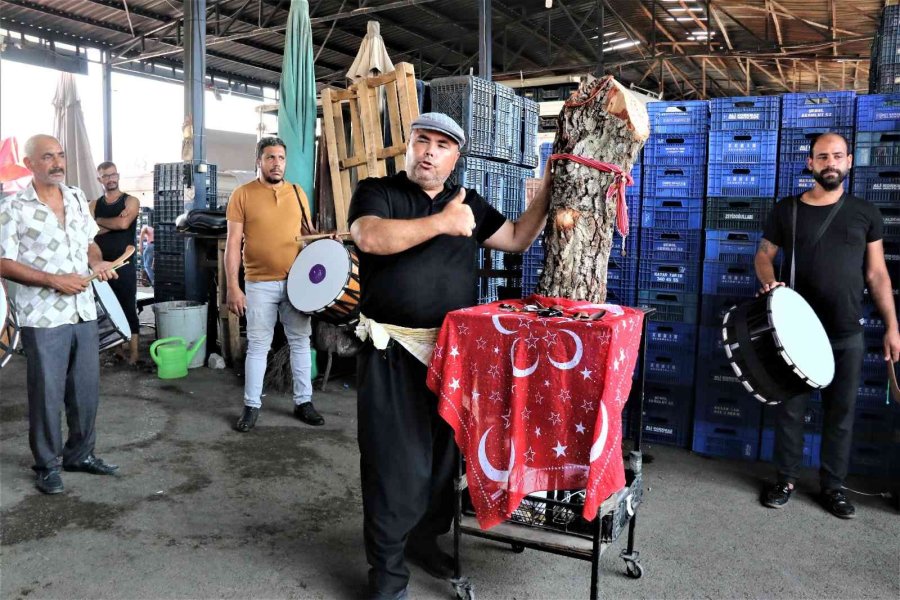 Erkek Çocuğu Dünyaya Gelince 700 Yıllık Geleneği Yaşattı