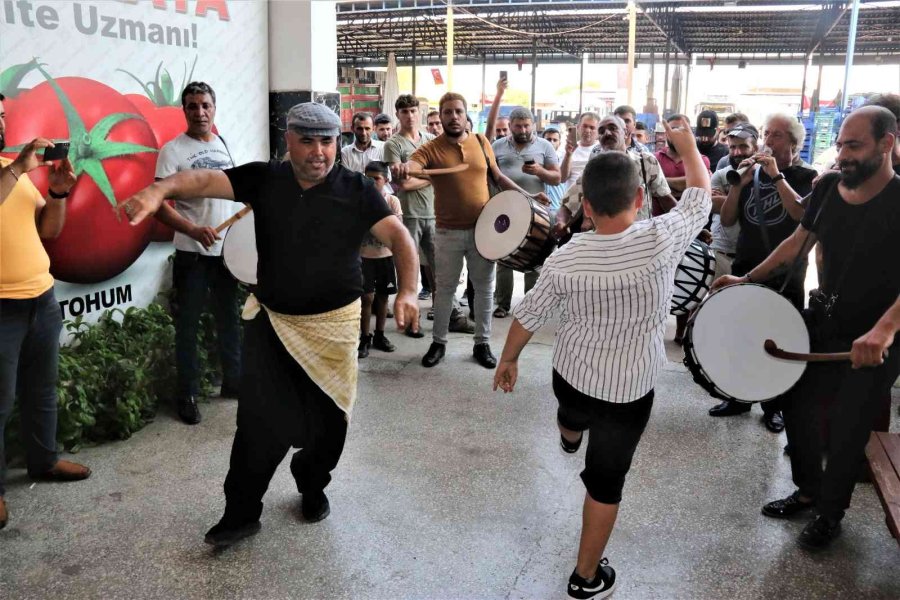 Erkek Çocuğu Dünyaya Gelince 700 Yıllık Geleneği Yaşattı