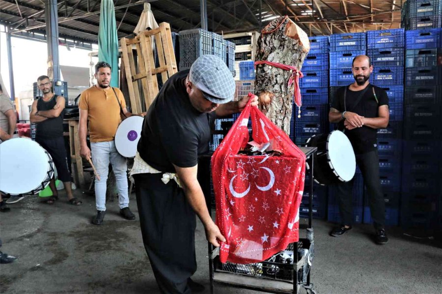 Erkek Çocuğu Dünyaya Gelince 700 Yıllık Geleneği Yaşattı