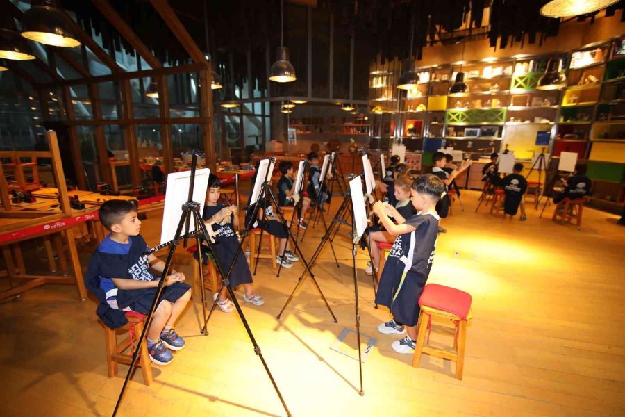 Konya’da Çocuklar Tatillerini Bilimle İç İçe Geçiriyor