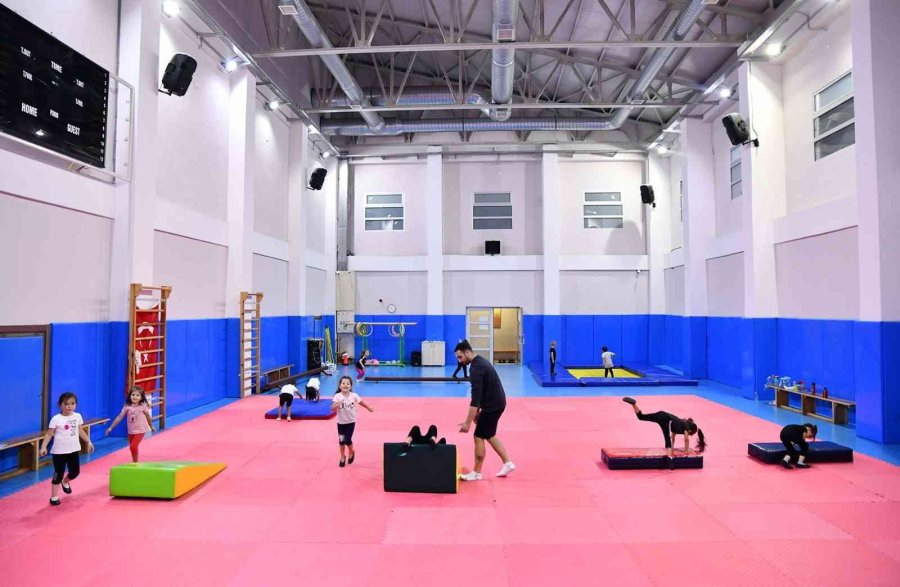 Tepebaşı’nda 450 Öğrenci Haftada 4 Gün Jimnastik Öğreniyor