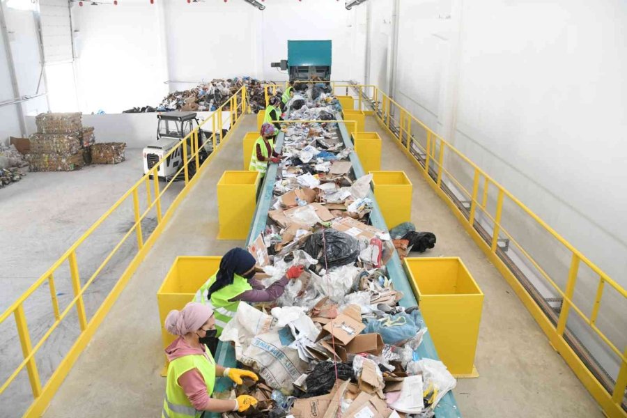 Aksaray’da Atık Toplama, Ayırma Ve 1. Sınıf Atık Getirme Merkezi Faaliyete Geçti