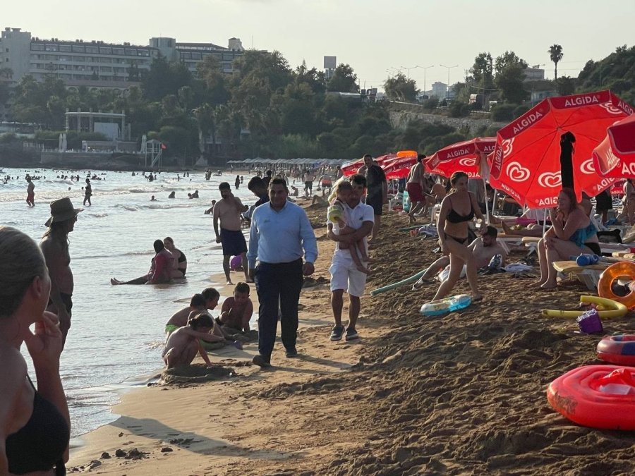 Sahilde Kaybolan Kızına Kavuşan Anne, Gözyaşlarına Boğuldu