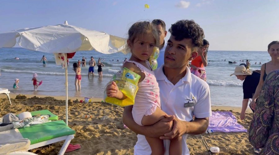 Sahilde Kaybolan Kızına Kavuşan Anne, Gözyaşlarına Boğuldu