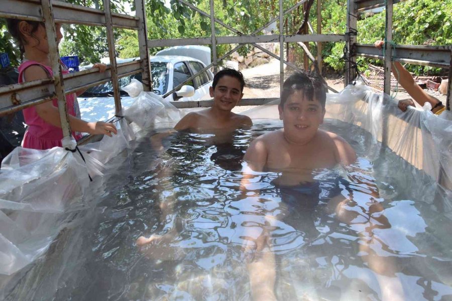 Denize Gidemeyince, Römorku Havuza Çevirdi