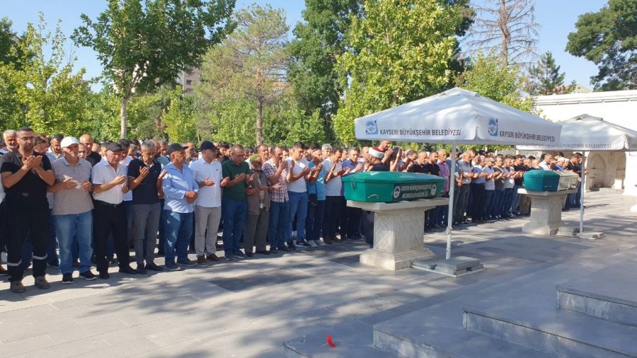 Bıçaklı Kavgada Hayatını Kaybeden Genç Toprağa Verildi