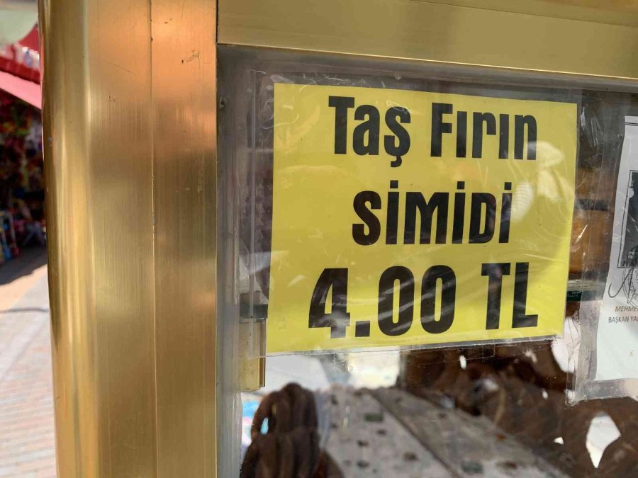 Valiliğin İptal Kararının Ardından Simit Tezgahlarda Zamsız Satılıyor