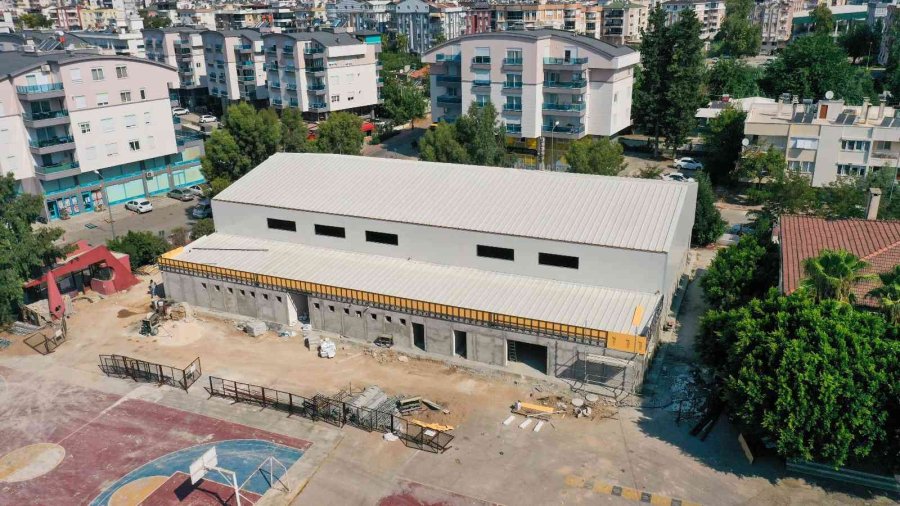 Muratpaşa’da Öğrencilere Bir Spor Salonu Daha