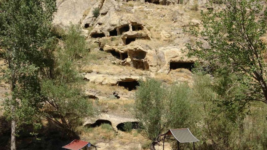Erdemli Vadisi’nin Yeni Yüzü İçin Temizlik Çalışmaları Başladı