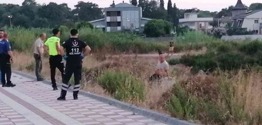 Önce Beraber Tatile Geldiği Kadını, Sonra Kendini Bıçakladı