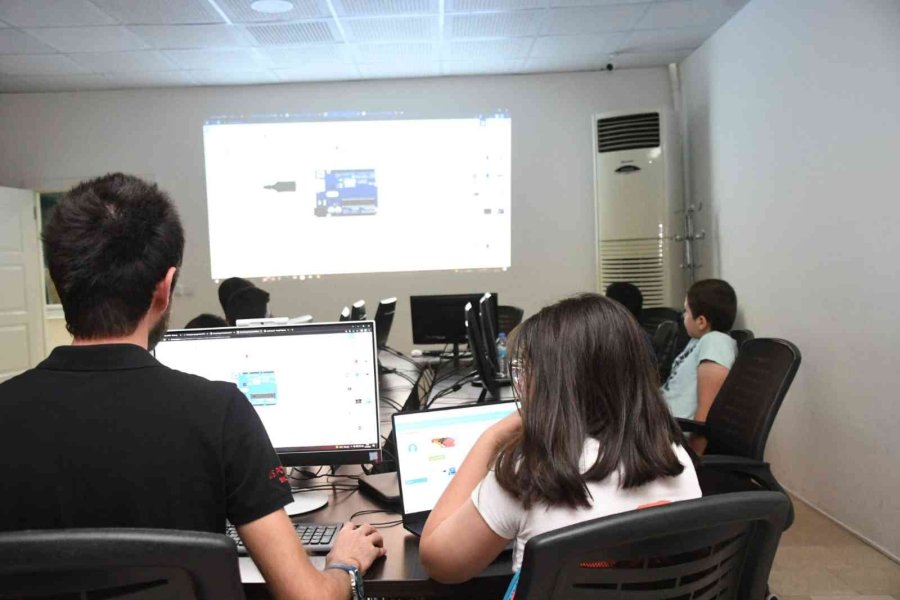 Çocuklar Hem Eğleniyor Hem De Öğreniyor