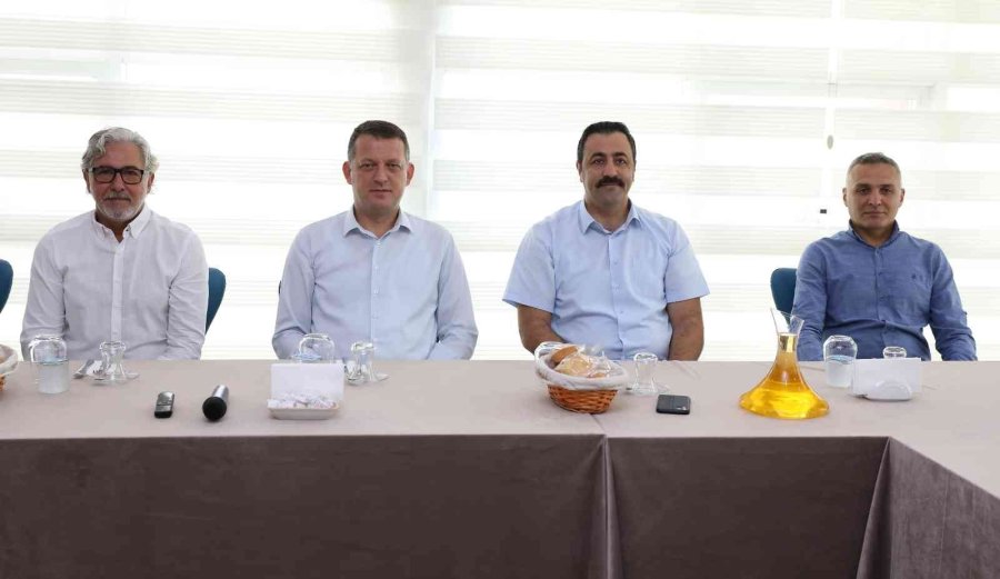 Rektör Kalan, Muhtarlarla Bir Araya Geldi