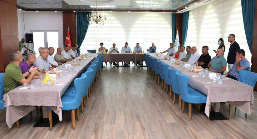 Rektör Kalan, Muhtarlarla Bir Araya Geldi