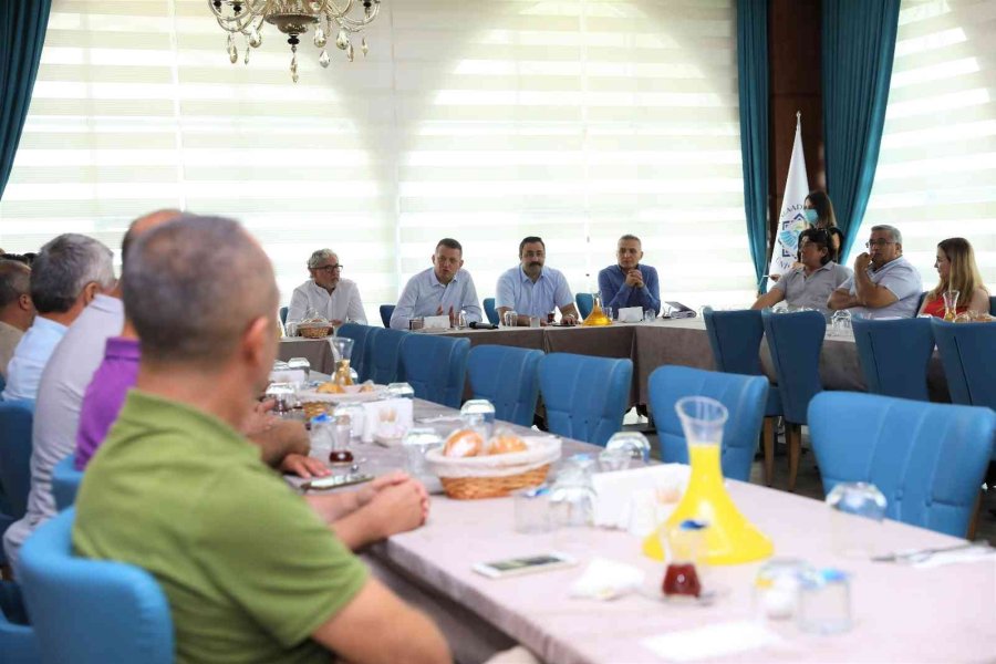 Rektör Kalan, Muhtarlarla Bir Araya Geldi