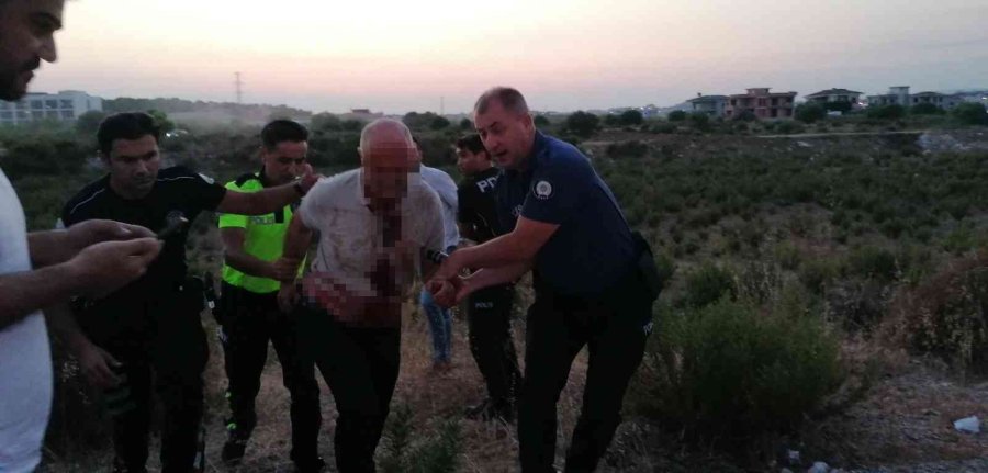 Önce Beraber Tatile Geldiği Kadını, Sonra Kendini Bıçakladı