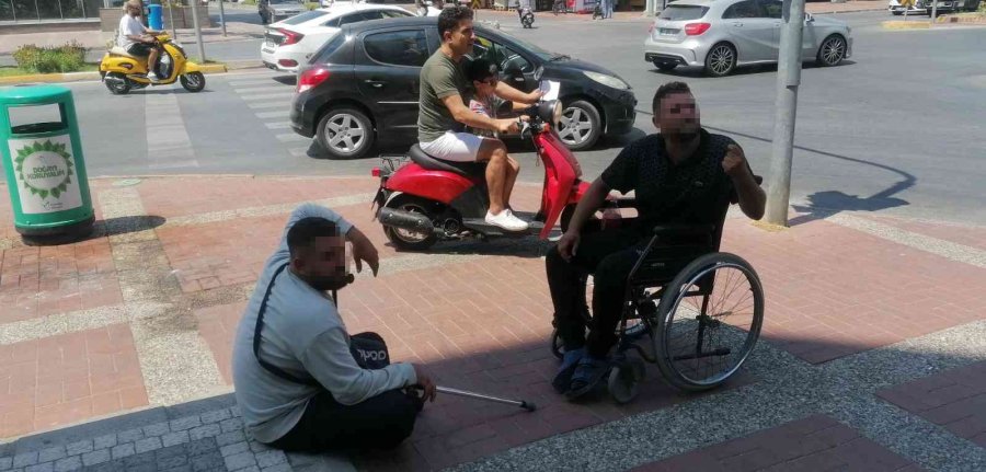 Engelli Numarasıyla Dilenen İki Kardeş Zabıta Ve Polislere Zor Anlar Yaşattı