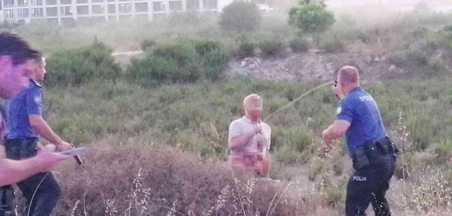 Önce Beraber Tatile Geldiği Kadını, Sonra Kendini Bıçakladı