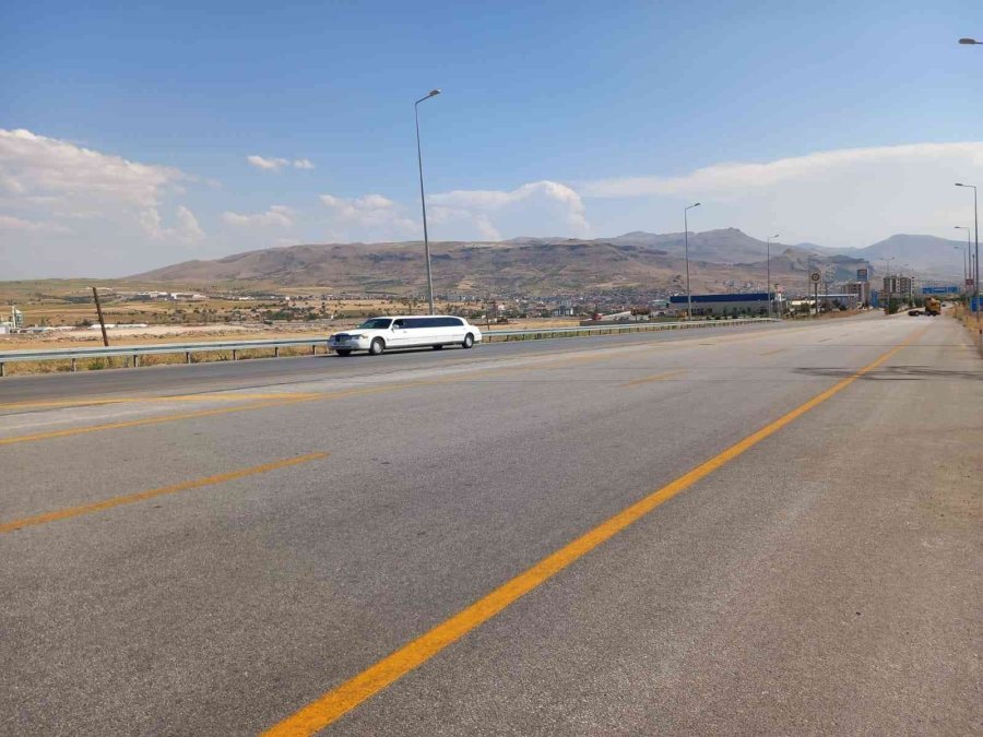 Limuzin İle Paris’ten Memleketine Geldi