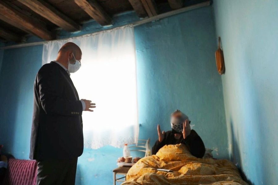 Kocasinan’da Gönüller Kazanılıyor, Evlere Her Gün 4 Çeşit Sıcak Yemek Gidiyor