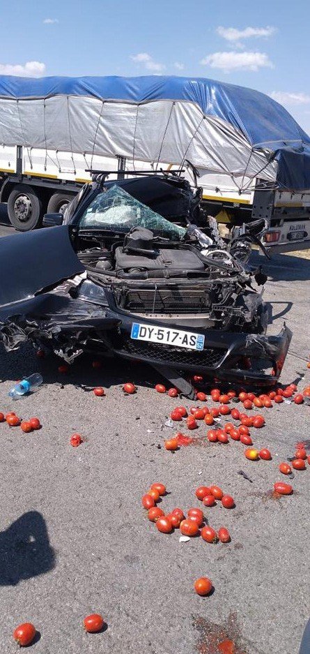 Kamyonla Çarpışan Otomobil Hurdaya Döndü: 1 Yaralı