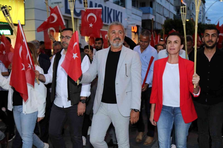 Melek Mosso’dan Manavgat’ta 30 Ağustos Konseri