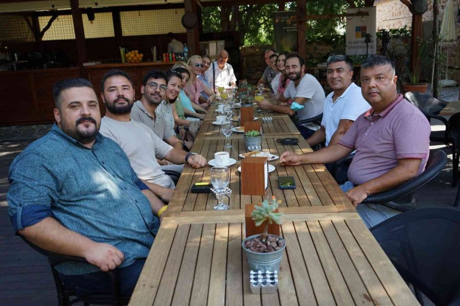 Akademisyenler Avokadonun Kitabını Yazdı