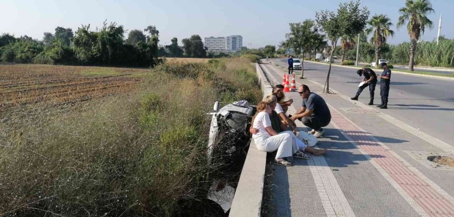 Otomobil Şarampole Devrildi, Kimsenin Burnu Bile Kanamadı