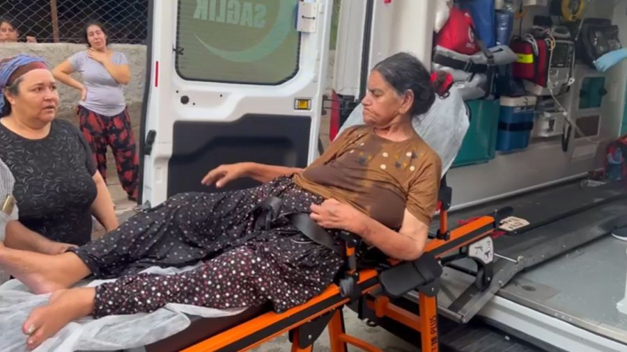Alevler Arasında Mahsur Kalan Felçli Kadını Komşusu Kurtardı