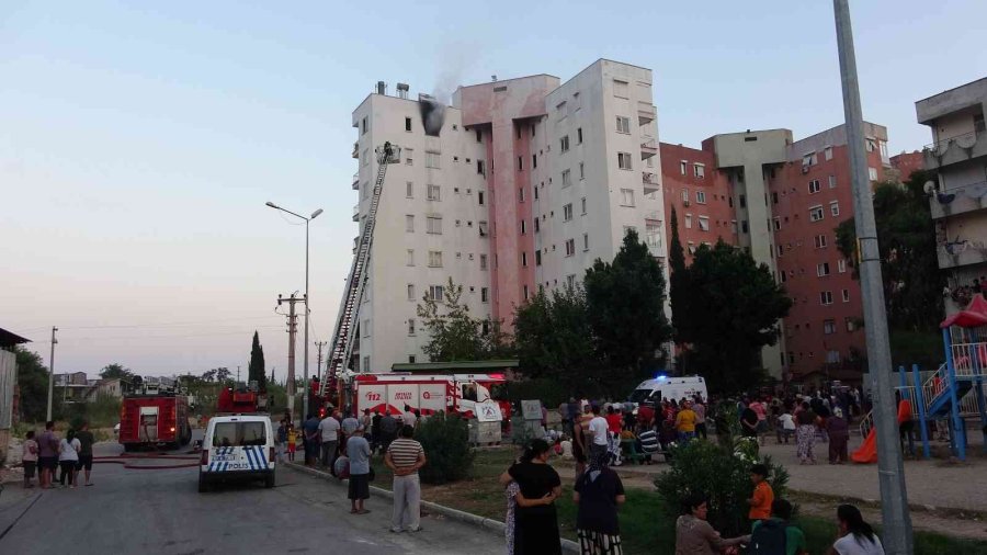 Alevler Arasında Mahsur Kalan Felçli Kadını Komşusu Kurtardı