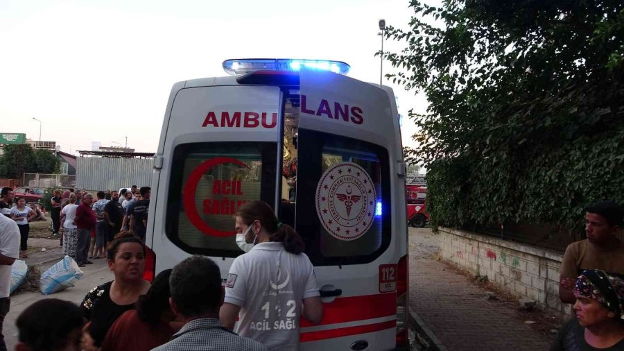 Alevler Arasında Mahsur Kalan Felçli Kadını Komşusu Kurtardı