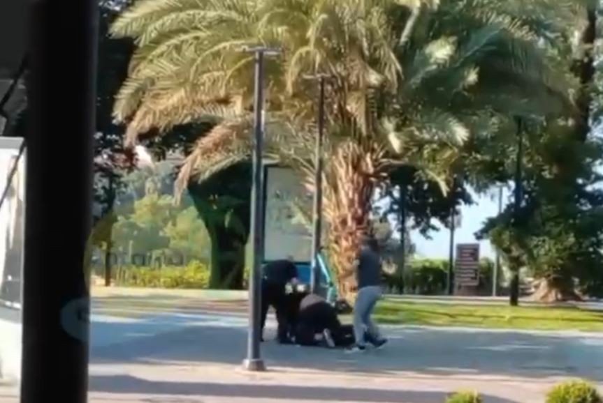 İki Gencin Kavgasında Cadde Ringe Döndü