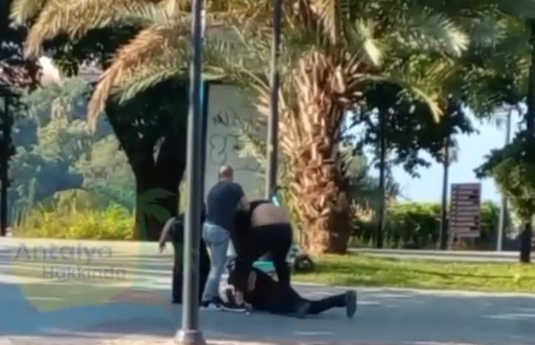 İki Gencin Kavgasında Cadde Ringe Döndü