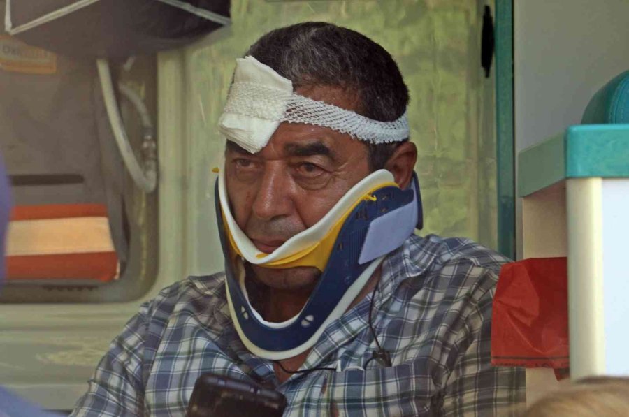 Antalya’da Otel Servis Midibüsü Kamyon Yüklü Çekiciyle Çarpıştı: 4’ü Ağır 27 Yaralı