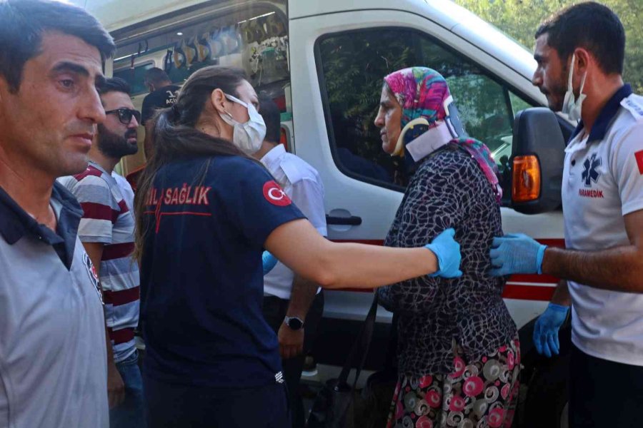 Antalya’da Otel Servis Midibüsü Kamyon Yüklü Çekiciyle Çarpıştı: 4’ü Ağır 27 Yaralı