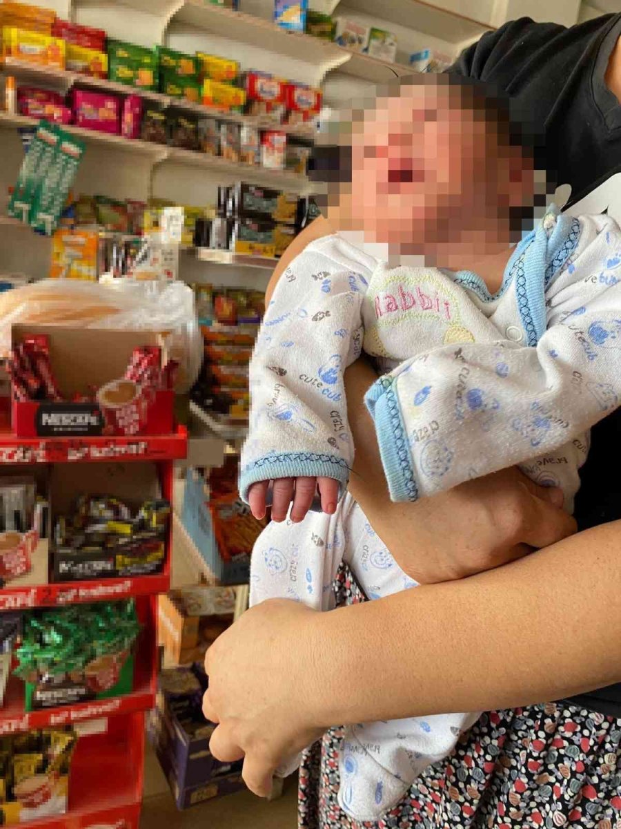 10 Günlük Bebeği Ağaç Altında Adeta Ölüme Terk Etmişler