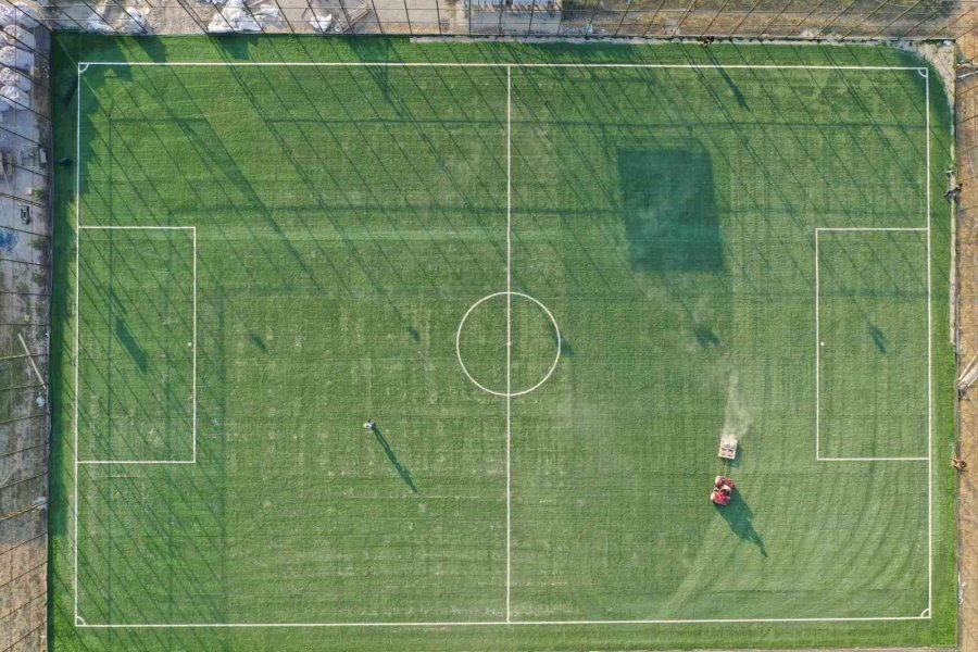 Kaş’taki Kınık Ve Yeşilköy Halı Sahaları Yenileniyor